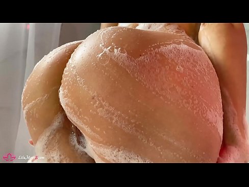❤️ Zeshkania masturbon pidhin me vibrator deri në orgazmë intensive në dush ️ Porno në sq.makesexnotwar.ru ❤